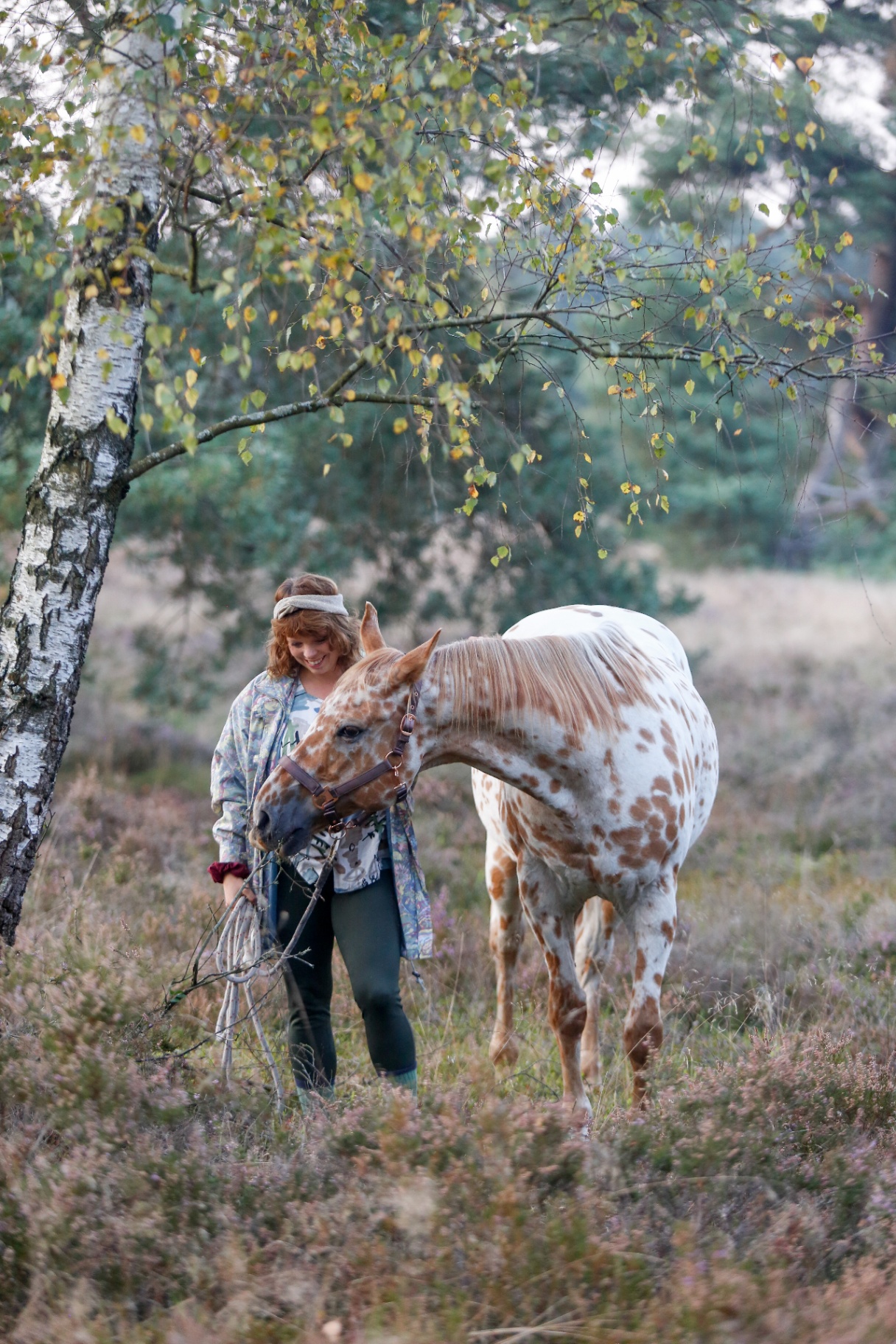 Shelley Meeuwsen met haar paard op de heide